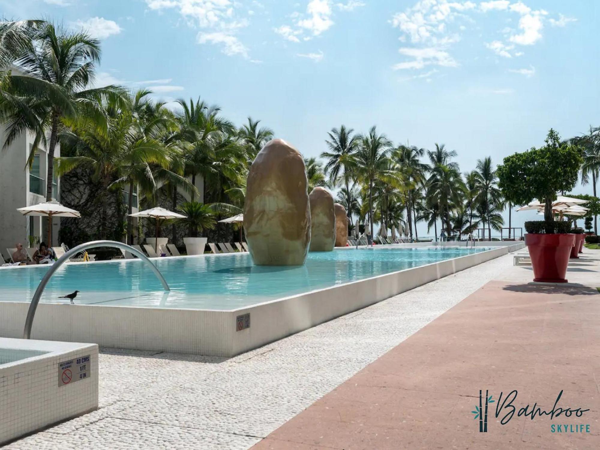 Icon Vallarta Beach Front By Bamboo Skylife Puerto Vallarta Eksteriør billede