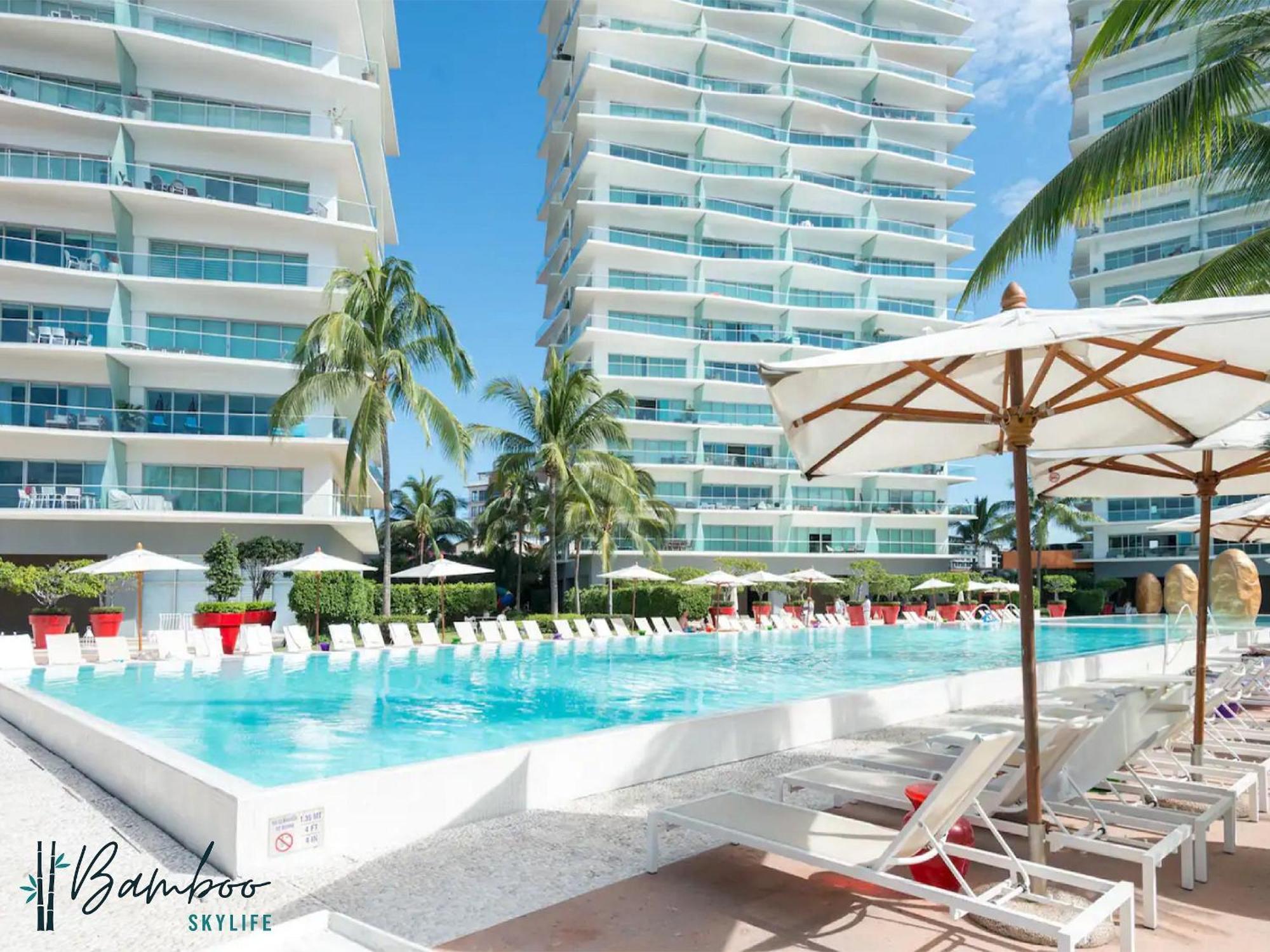 Icon Vallarta Beach Front By Bamboo Skylife Puerto Vallarta Eksteriør billede